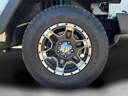 Used 2018 Jeep Wrangler Unlimited Sport w/ Connectivity Group AWD/4WD image 21