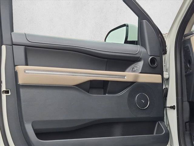 Used 2022 Ford Expedition Max Limited AWD/4WD image 9