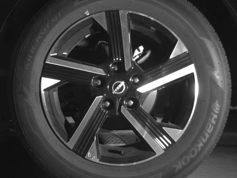 Used 2025 Nissan Sentra SV FWD image 14