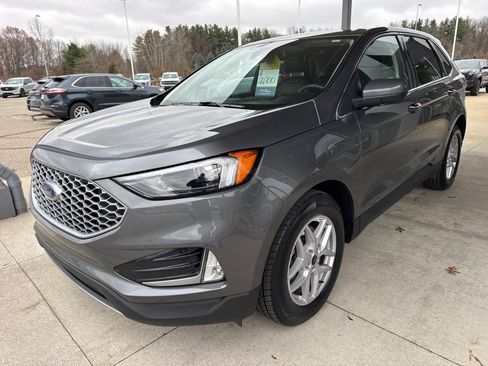 Certified 2024 Ford Edge SEL w/ Convenience Package image 3