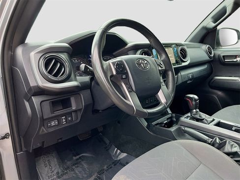 Used 2019 Toyota Tacoma w/ TRD Off-Road Package image 9