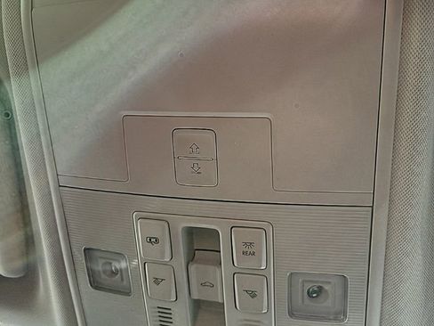 Certified 2022 Volkswagen Taos SE w/ Panoramic Sunroof Package image 10