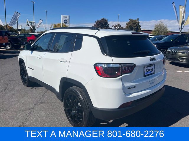 Used 2025 Jeep Compass Latitude w/ Convenience Group AWD/4WD image 3
