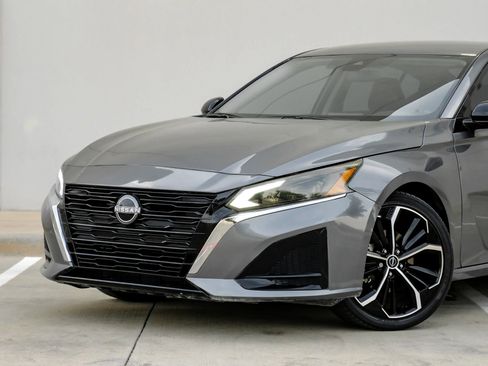 Used 2023 Nissan Altima 2.5 SR image 7