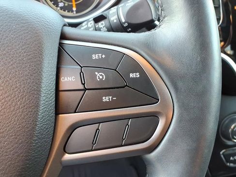 Used 2019 Jeep Cherokee Limited image 21