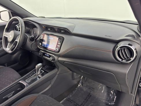 Used 2022 Nissan Kicks SR image 13