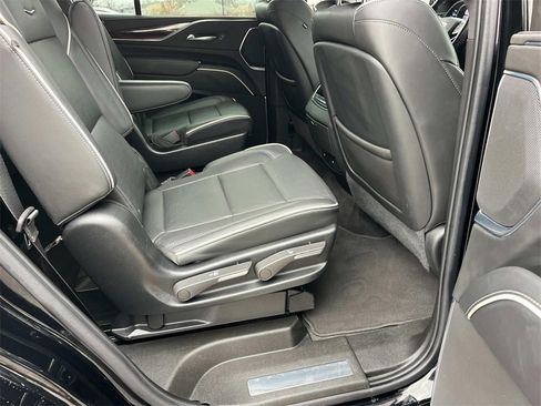 Used 2022 Cadillac Escalade Premium Luxury image 27