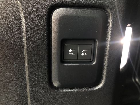 Used 2023 Land Rover Defender 110 SE AWD/4WD image 31