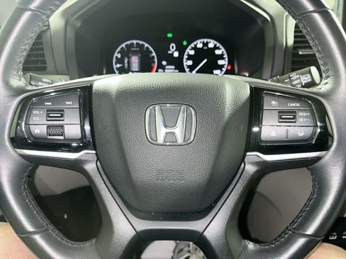 Used 2025 Honda Odyssey EX-L image 16