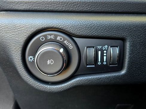 New 2026 Chrysler Pacifica Pinnacle image 16