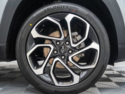 Used 2024 Chevrolet Trax RS w/ Sunroof Package FWD image 17