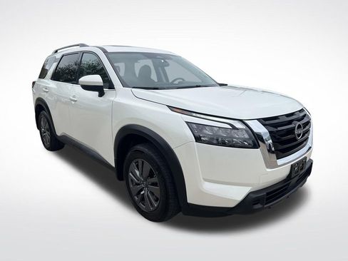 Certified 2024 Nissan Pathfinder SV w/ SV Premium Package AWD/4WD image 3