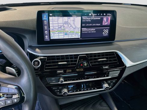 Certified 2023 BMW 530e xDrive w/ Premium Package AWD/4WD image 11