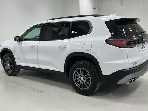 Used 2025 GMC Acadia Elevation image 3