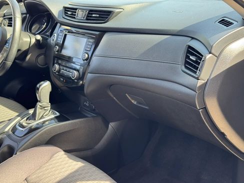Used 2018 Nissan Rogue SV AWD/4WD image 35