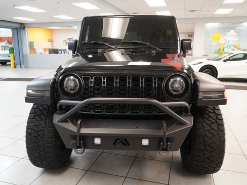Used 2017 Jeep Wrangler Unlimited Sahara AWD/4WD image 13