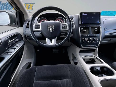Used 2014 Dodge Grand Caravan SXT w/ Rear Park Assist Package FWD image 8