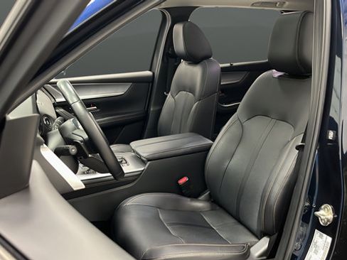 Used 2024 MAZDA CX-90 3.3 Turbo w/ Preferred Plus AWD/4WD image 9