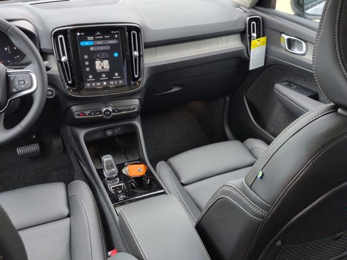 New 2026 Volvo XC40 B5 Plus w/ Protection Package Premier image 23