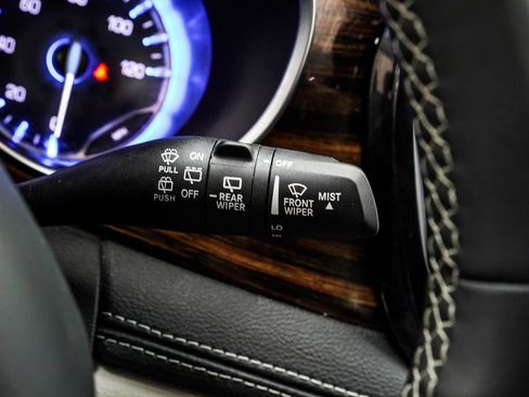 Used 2023 Chrysler Pacifica Limited image 38