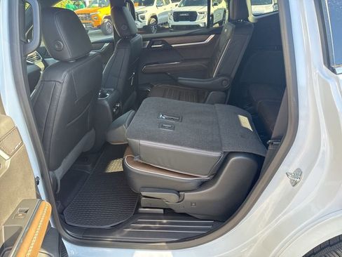 New 2026 GMC Acadia Denali Ultimate w/ LPO, Floor Liner Package AWD/4WD image 58