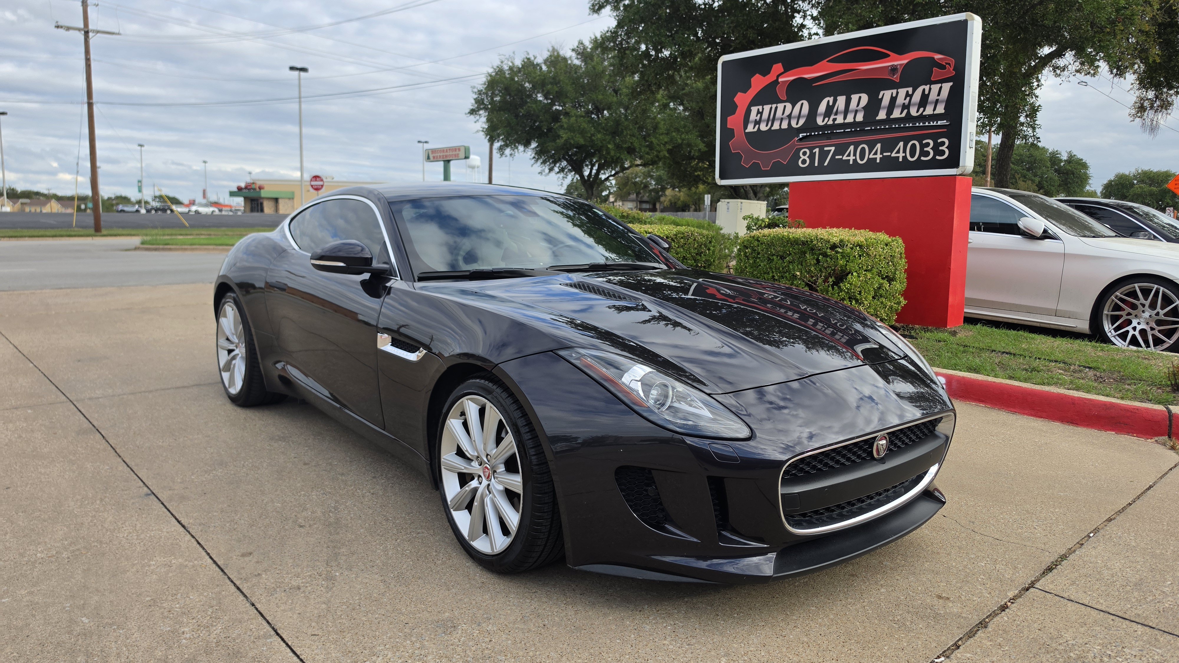 Used 2016 Jaguar F-TYPE Coupe RWD image 6