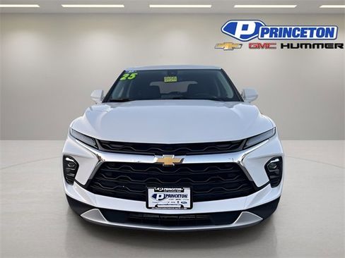 Used 2025 Chevrolet Blazer LT image 2
