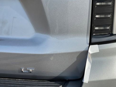 New 2026 Chevrolet Suburban LT image 23