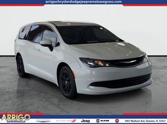 Used 2017 Chrysler Pacifica LX FWD video 1