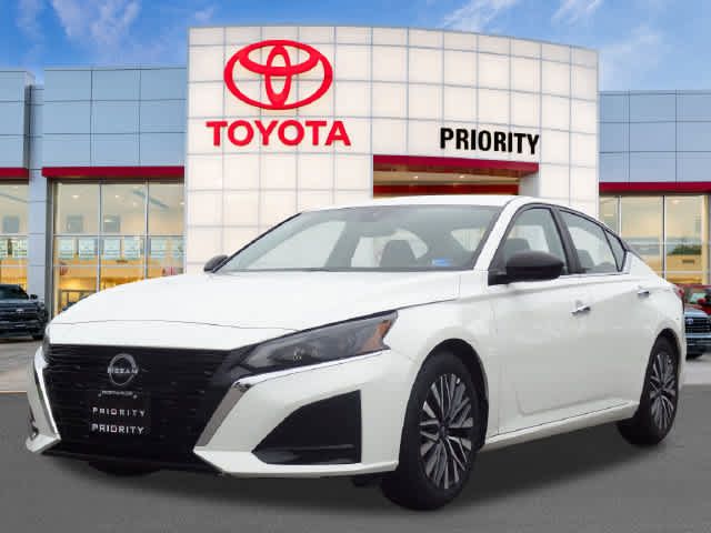 Used 2025 Nissan Altima 2.5 SV FWD image 1