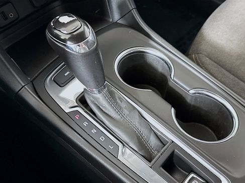 Used 2018 Chevrolet Equinox LT image 16