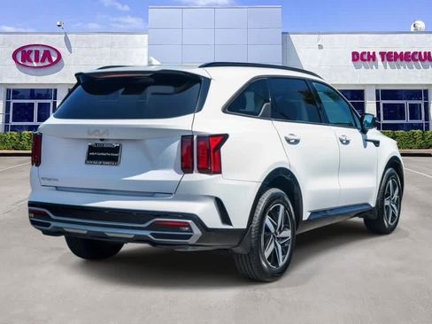 Certified 2023 Kia Sorento EX w/ Panoramic Sunroof Package FWD image 4