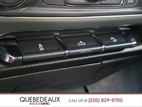 Used 2018 Chevrolet Silverado 1500 LT w/ Texas Edition AWD/4WD image 19