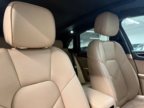 Certified 2026 Porsche Macan AWD/4WD image 24