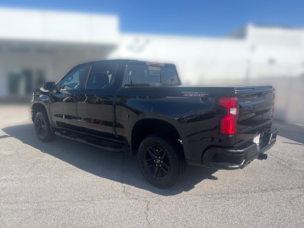 Used 2021 Chevrolet Silverado 1500 LT Trail Boss w/ Convenience Package II AWD/4WD image 3