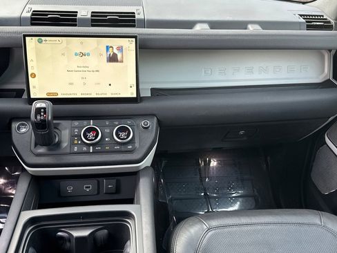Used 2023 Land Rover Defender 130 SE image 29