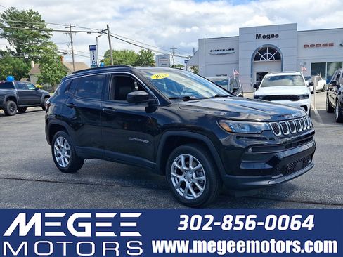 Used 2023 Jeep Compass Latitude AWD/4WD image 1