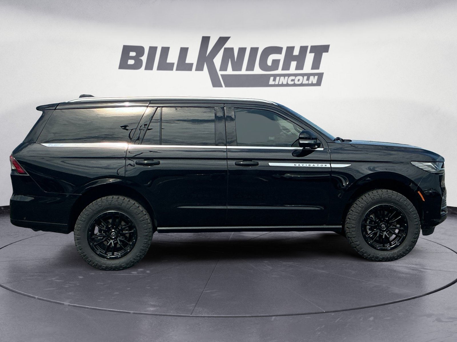 Certified 2025 Lincoln Navigator Reserve AWD/4WD image 7