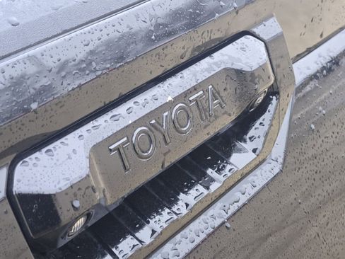 Used 2023 Toyota Tundra Limited image 11