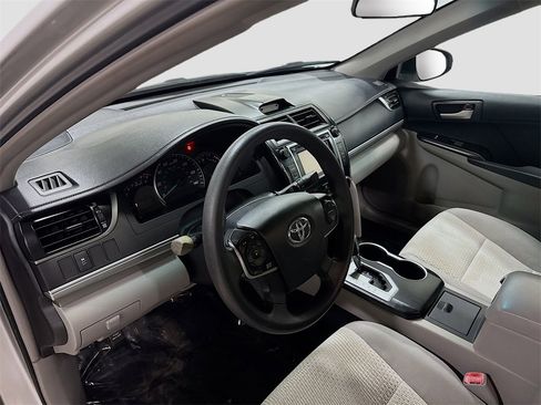 Used 2012 Toyota Camry LE image 10