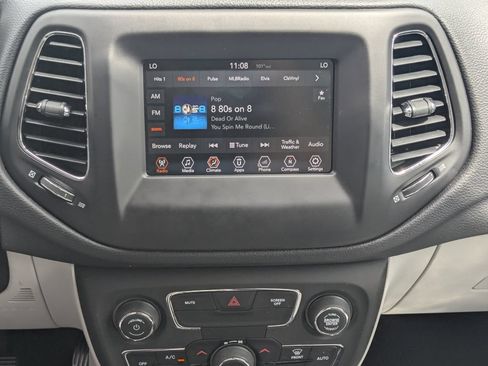 Used 2018 Jeep Compass Latitude w/ Popular Equipment Group FWD image 5