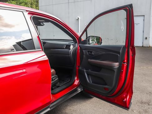 Used 2025 Honda Passport EX-L image 18