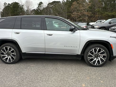 Used 2025 Jeep Wagoneer S Limited w/ Comfort Package image 7