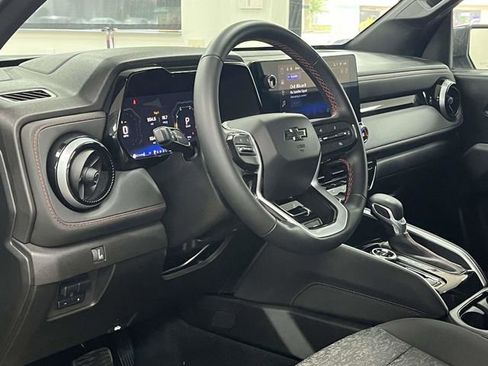 Used 2025 Chevrolet Colorado Z71 AWD/4WD image 15