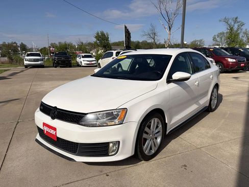 Used 2012 Volkswagen Jetta GLI FWD image 3