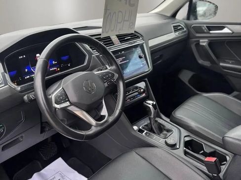 Used 2022 Volkswagen Tiguan SE w/ Panoramic Sunroof Package AWD/4WD image 10
