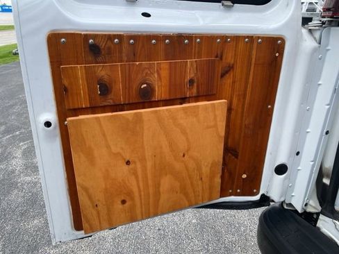 Used 2018 Chevrolet Express 2500 RWD image 27
