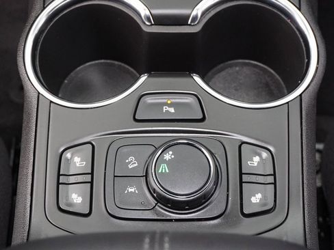 Used 2022 GMC Terrain SLT w/ Tech Package image 14