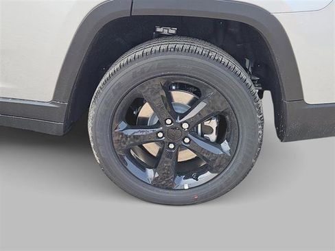 New 2025 Jeep Grand Cherokee L Altitude image 5