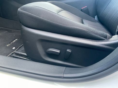 Used 2025 Nissan Altima 2.5 SV image 22